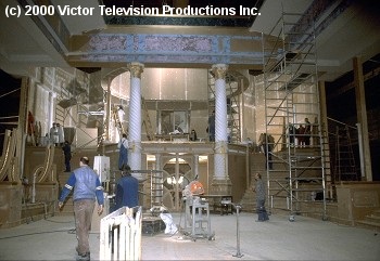 Palast, (c) 2000 Victor Television Productions Inc.